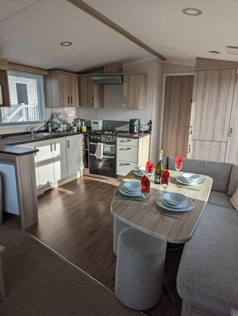 Hotel Sleeps 6 Modern And Bright Caravan Littlesea Haven Weymouth Extérieur photo